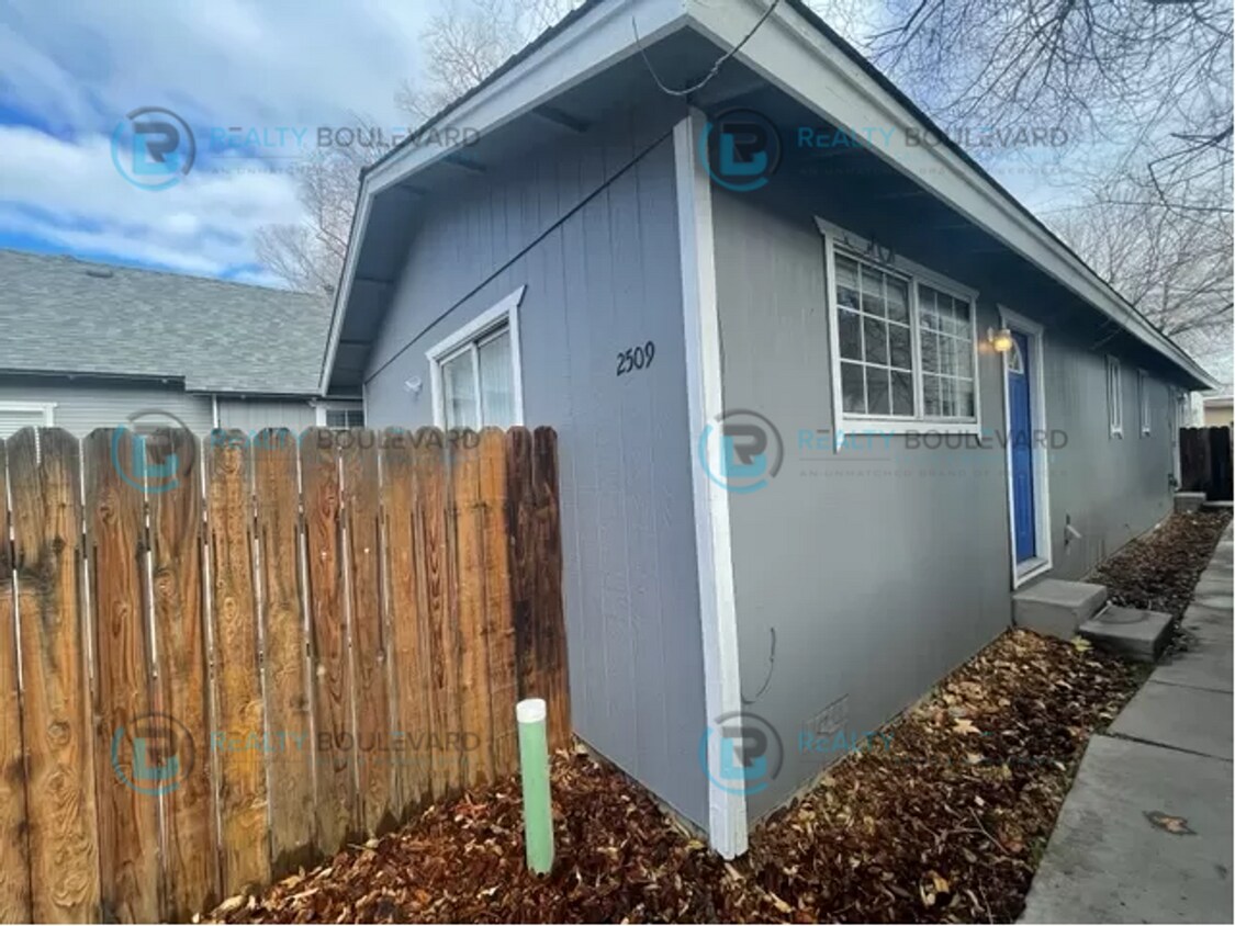 Primary Photo - Enter a cozy one-bedroom, one-bath apartme...