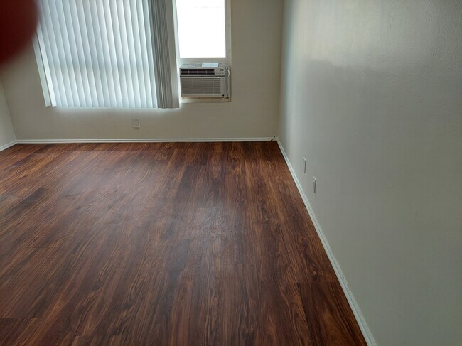 Foto del edificio - 1005 N Orange Grove Ave