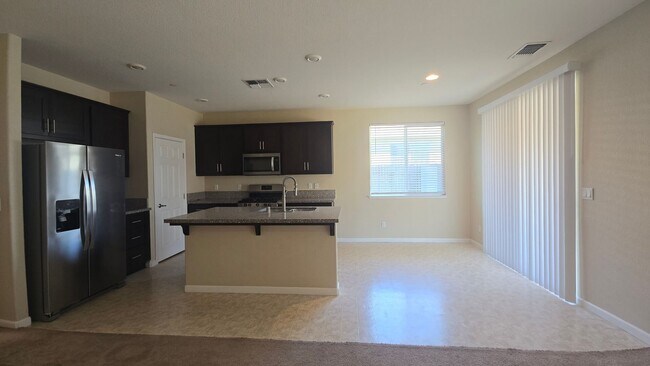 Foto del edificio - 4 BR 3 BA home available now