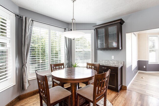 Building Photo - Bright and Spacious Living in Willow Creek