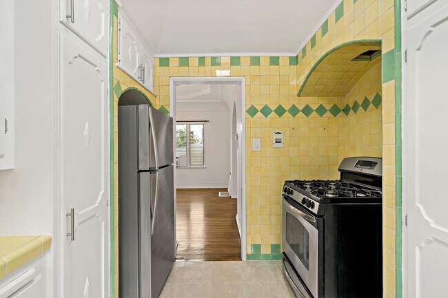 Foto del edificio - 1773 S Garth Ave