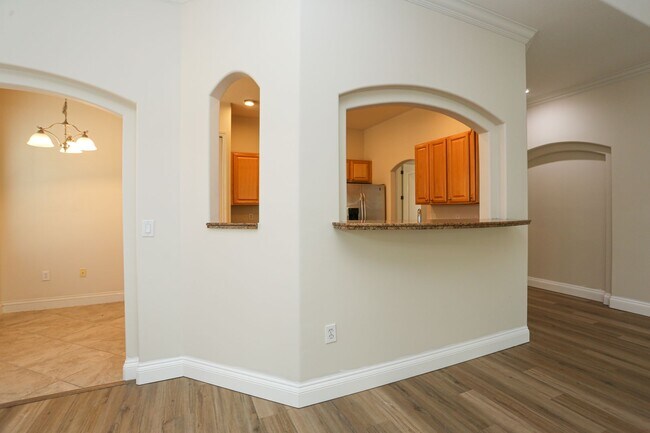 Foto del edificio - ***NEW PHOTOS UPLOADED***BRAND NEW LVP FLO...