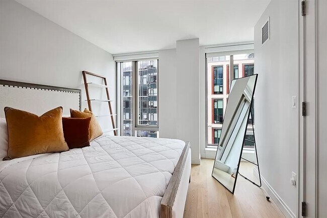 Building Photo - 135 Seaport Blvd