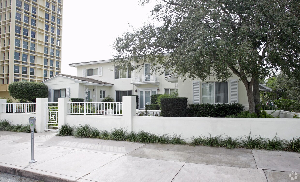 Primary Photo - 738 Biltmore Way