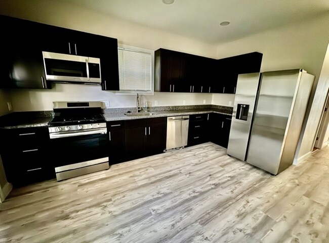 Foto del edificio - 141-143-143 Howard Ave