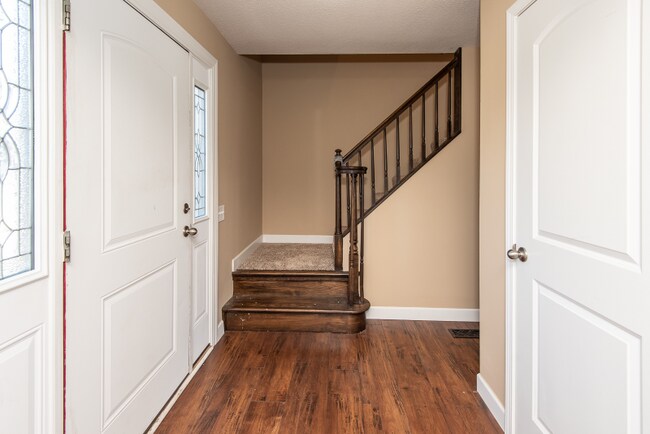 Building Photo - 2401 Country Wood Dr