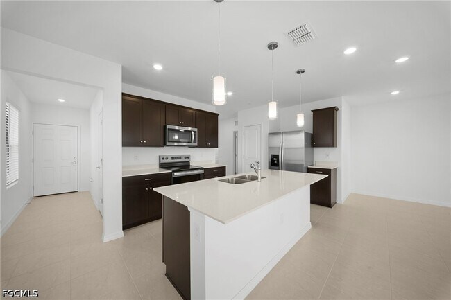 Foto del edificio - 270 Silent Lk Dr