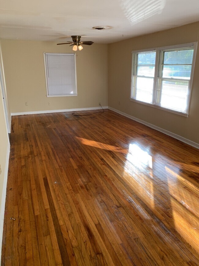 Building Photo - 311 Forest Hills Dr
