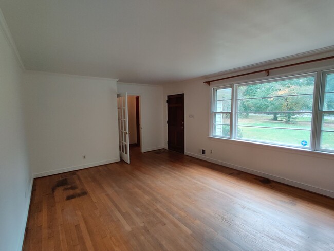 Building Photo - 3 bedroom home , detached garage, multiple...