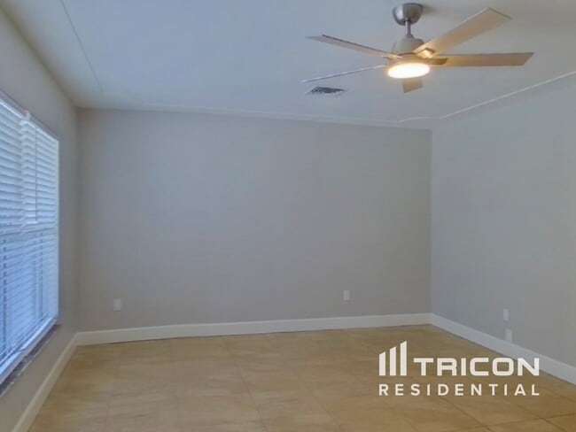 Foto del edificio - 4228 25th Ave N