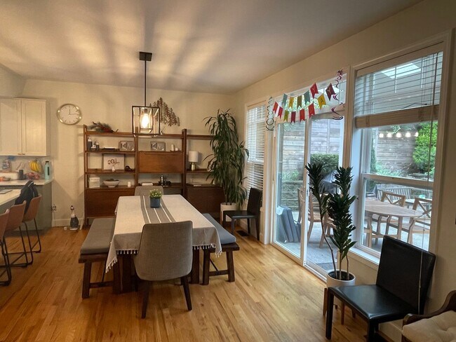 Foto del edificio - 807 NE 98th St