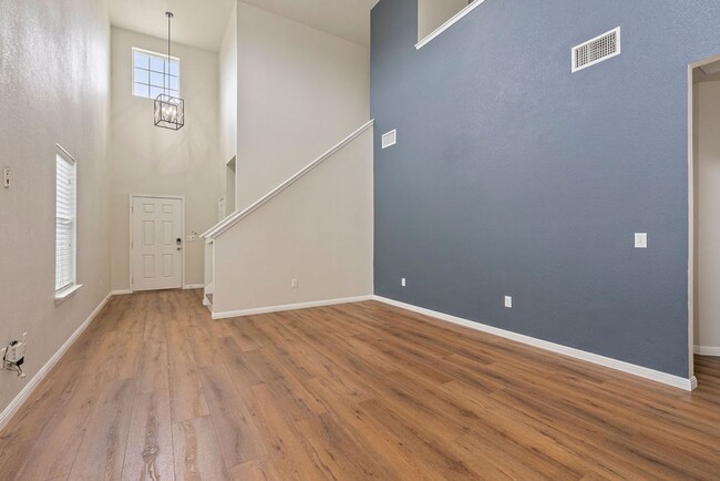 Building Photo - 3304 Ortman Dr