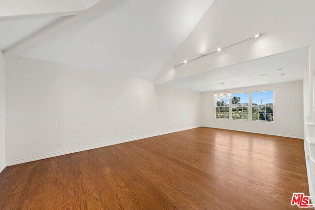 Building Photo - 5958 Busch Dr