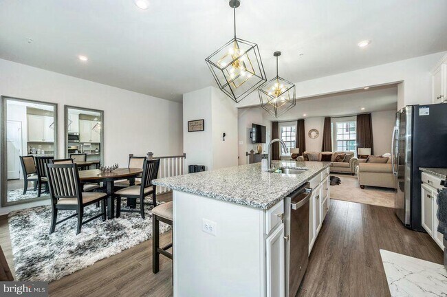 Foto del edificio - 324 Pemberton Park Ln