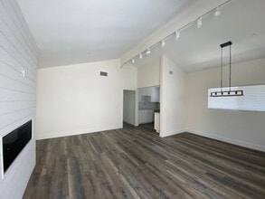 Building Photo - 420 Heliotrope Ave