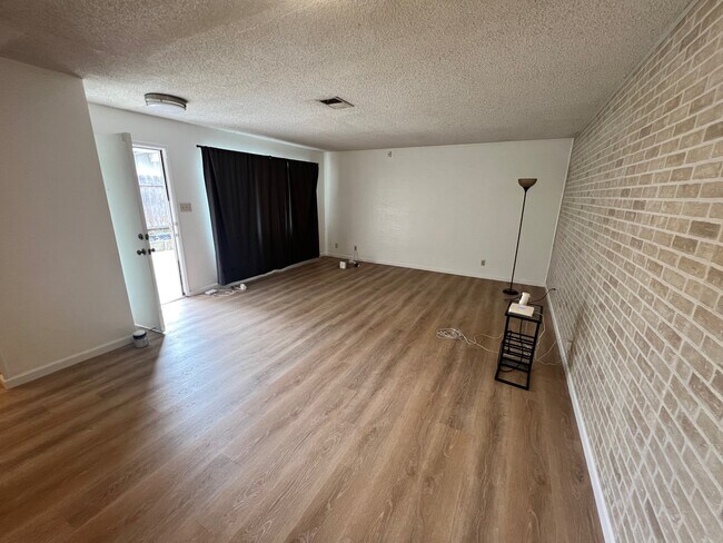 Building Photo - 2315 Mandarin Way