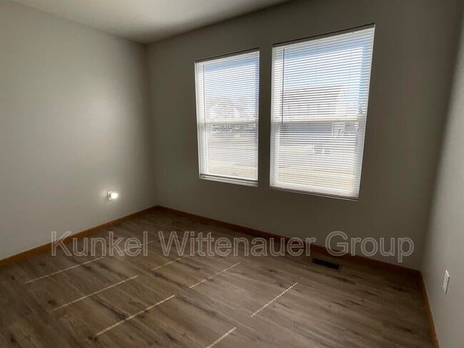 Building Photo - 59 Meadowview Dr