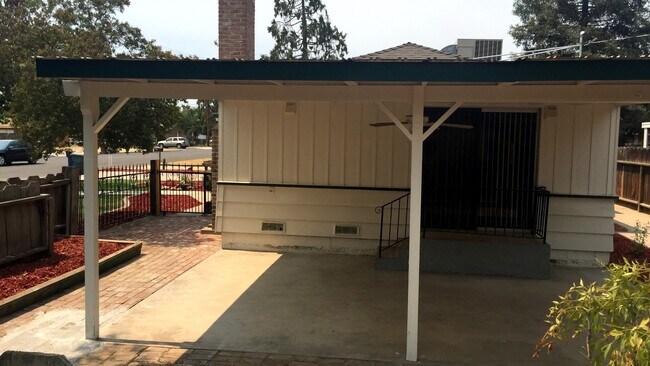 Foto del edificio - 1510 E Kern Ave