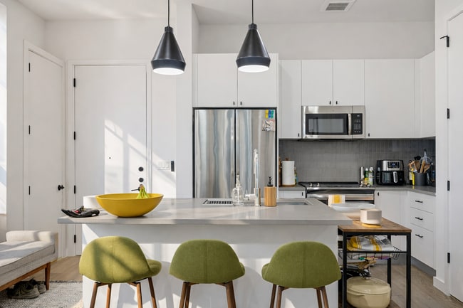 Building Photo - 800 Embassy Dr