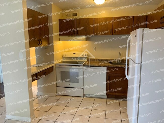 Building Photo - 915 S Seminole Dr