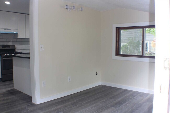 Building Photo - 1740 US-44