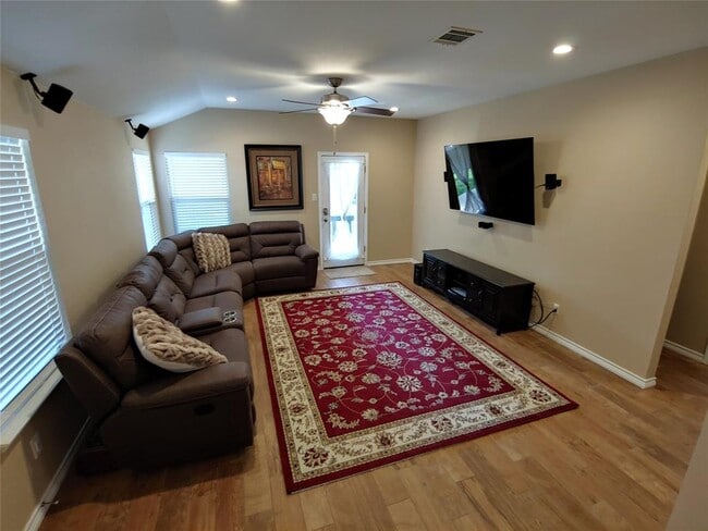 Building Photo - 8124 Tockington Way