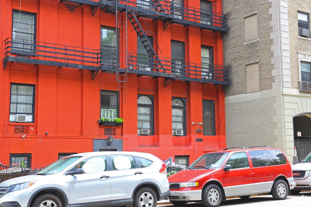 Building Photo - 333 W 29th St