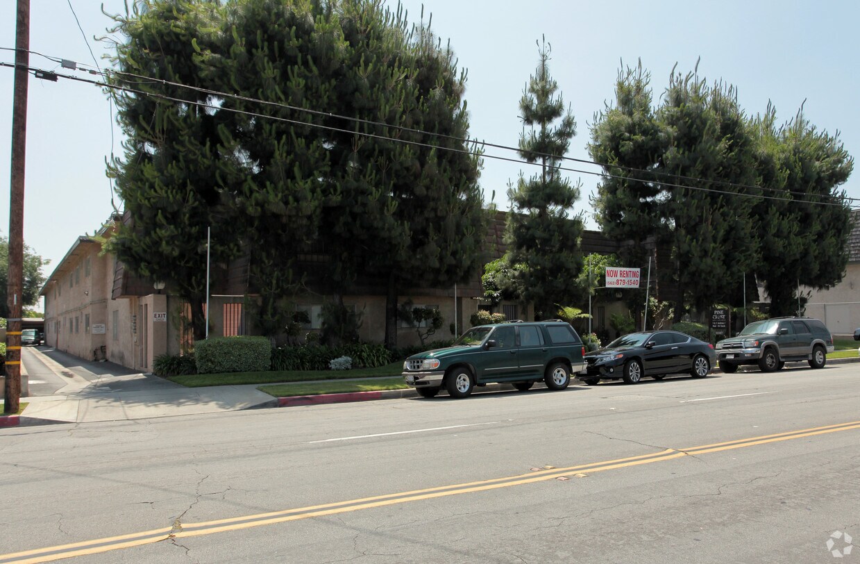 Foto del edificio - Pine Crest Apartments