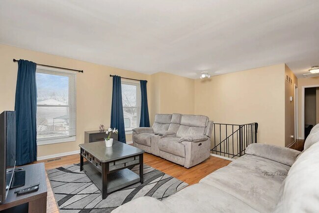 Foto del edificio - 572 Oswego Dr