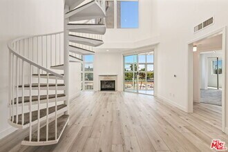Building Photo - 171 N Church Ln