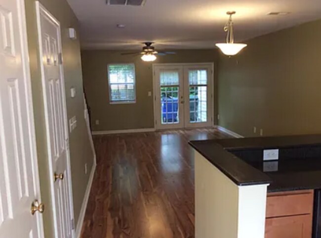 Foto del edificio - 2-Bedroom Townhome in North Raleigh – Available March 15th