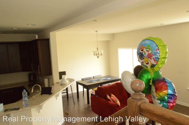 Foto del edificio - 3 br, 3 bath House - 1456 Caspian St.