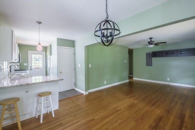 Building Photo - 564 Parker Ave