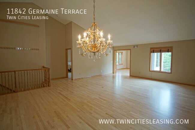 Foto del edificio - Beautiful Townhome!