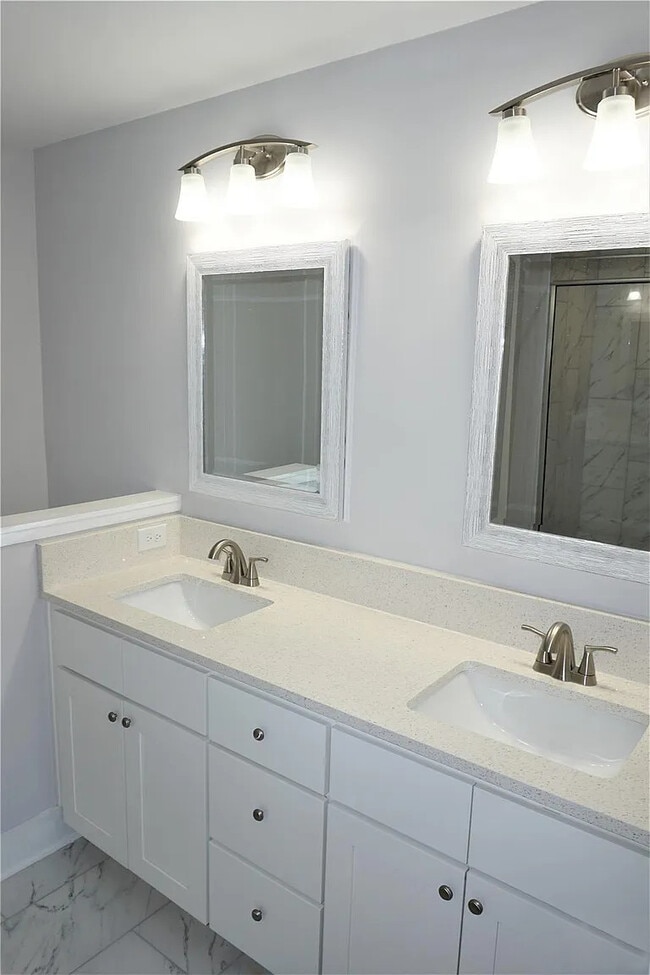 Building Photo - 1040 McLain Rd