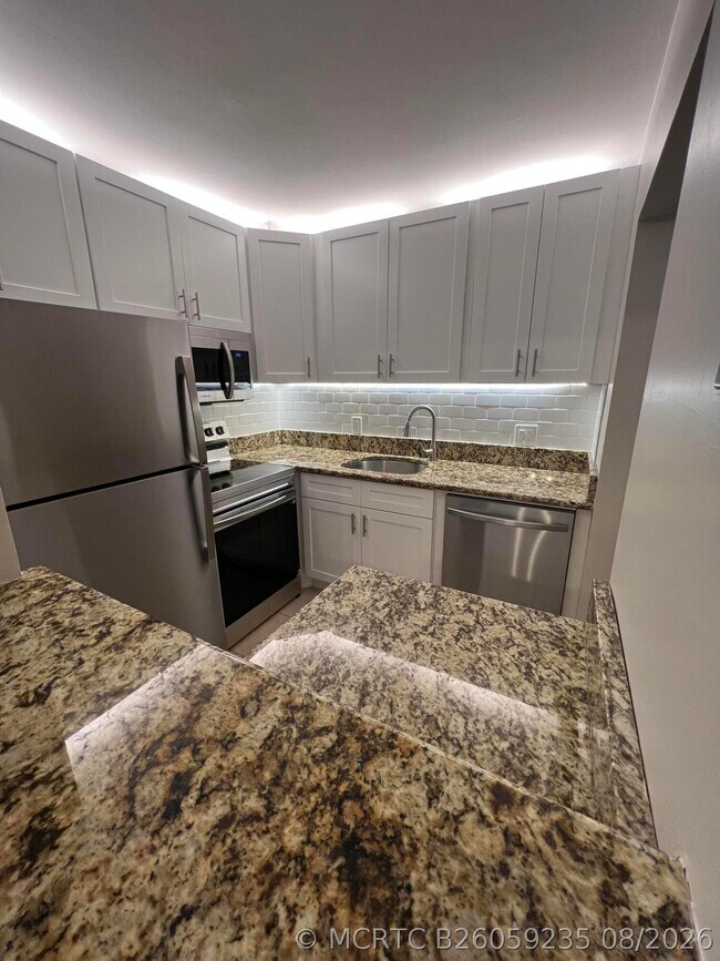 Building Photo - 31 Westbury Cir