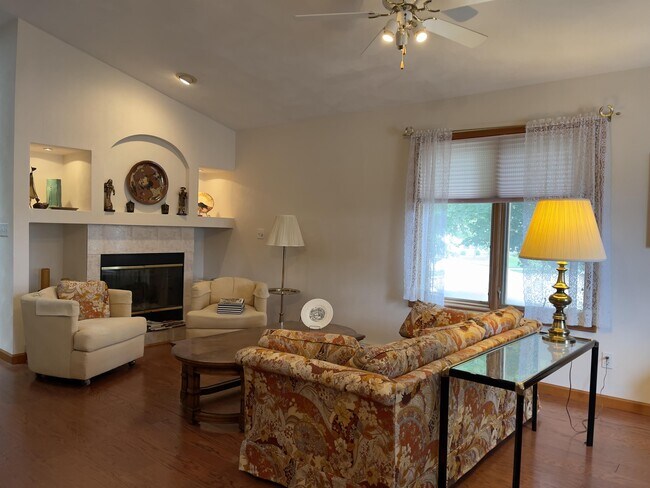Building Photo - 2033 Monteford Ct