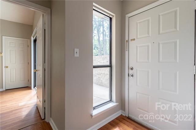 Foto del edificio - 8013 Charter Oak Ln