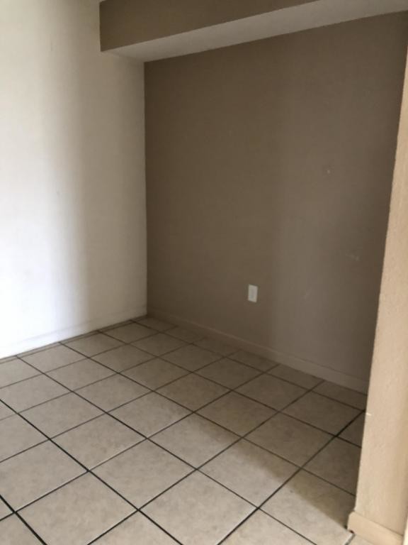 Foto del edificio - 8506 Leake B.