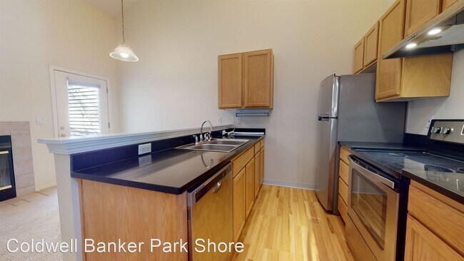 Building Photo - 3 br, 3 bath House - 4713 NW Walgren #105