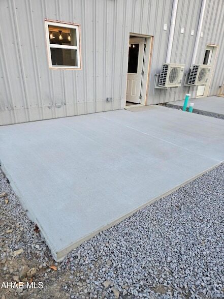 Building Photo - 1654 Quaker Valley Rd