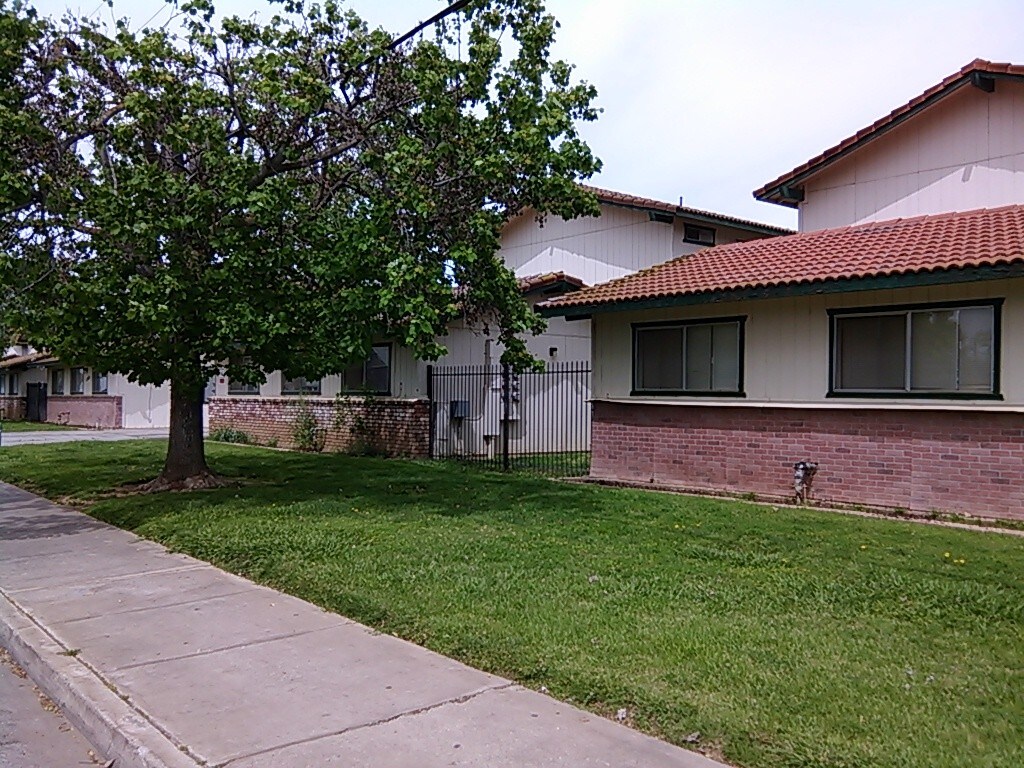 Primary Photo - 1121 E Santa Fe Ave