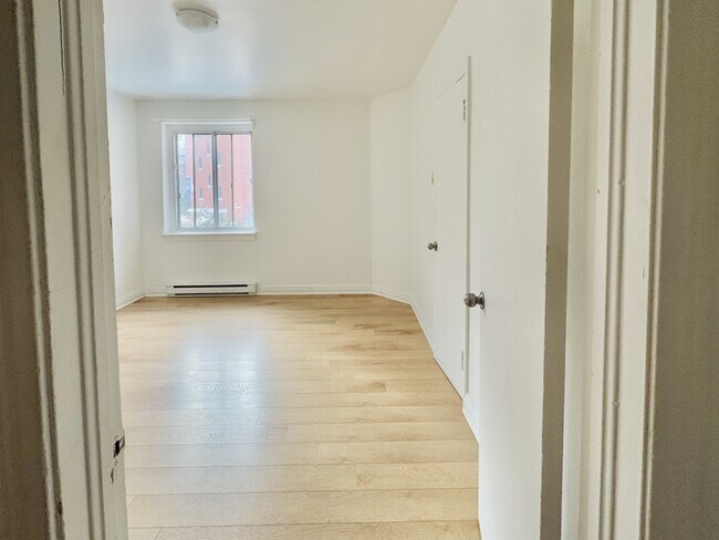 Photo du bâtiment - 345 Bd Graham