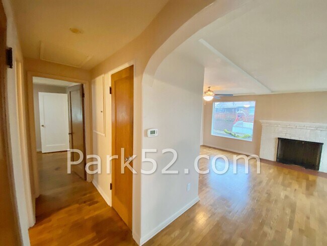 Foto del edificio - Tacoma Single Family 2 Bedroom 1 Bath With...