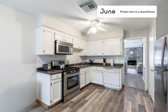 Building Photo - Room in Shared 3 bed/1.5 bath home