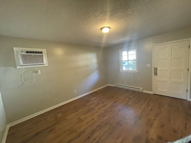 Foto del edificio - Renovated 3 bedroom 1 bathroom house