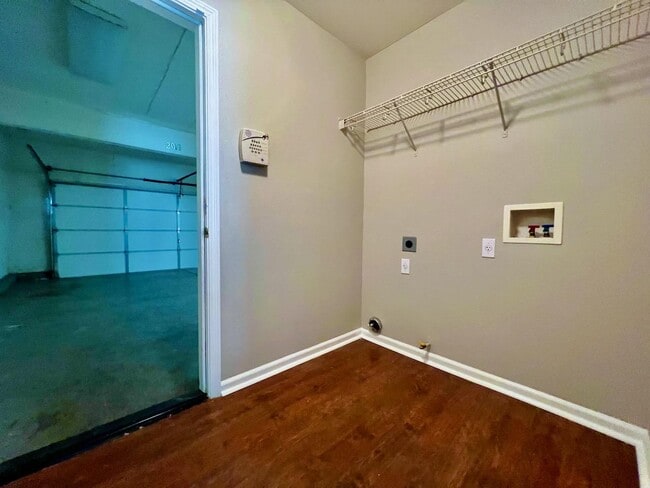 Building Photo - 3086 Ormonde St