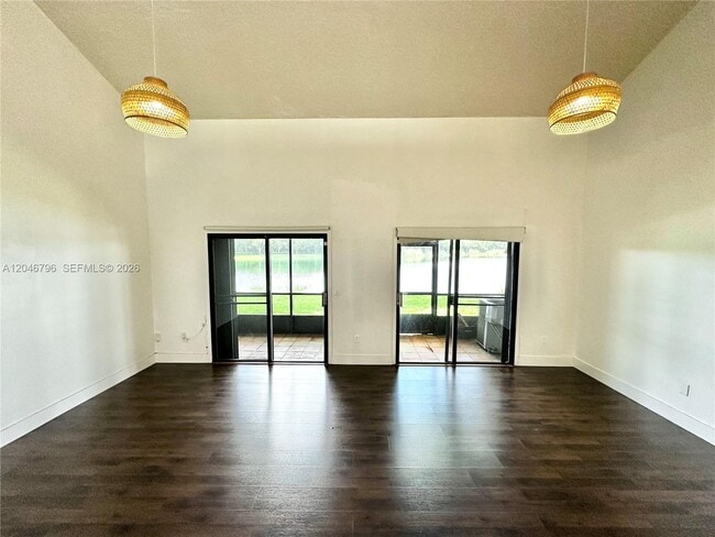 Foto del edificio - 4245 S Pine Island Rd