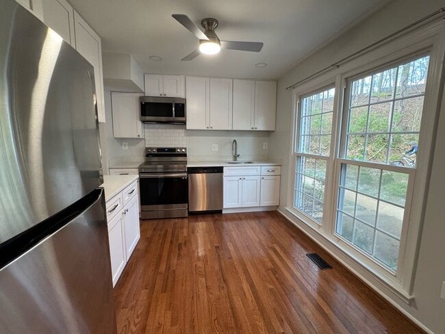 Building Photo - 5215 Lonsdale Dr