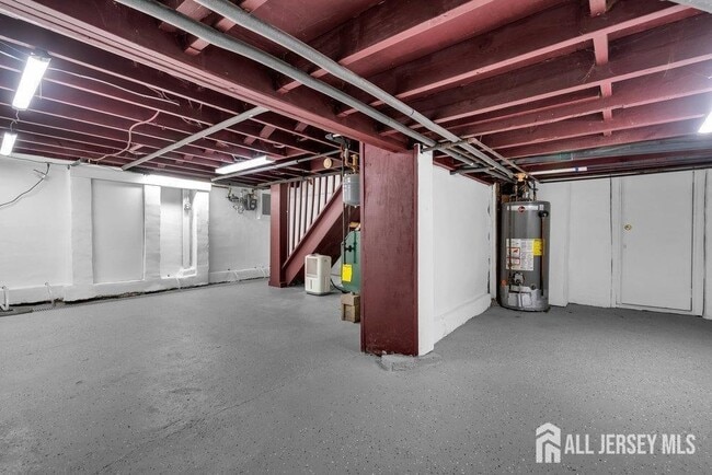 Building Photo - 13 Smiths Ln
